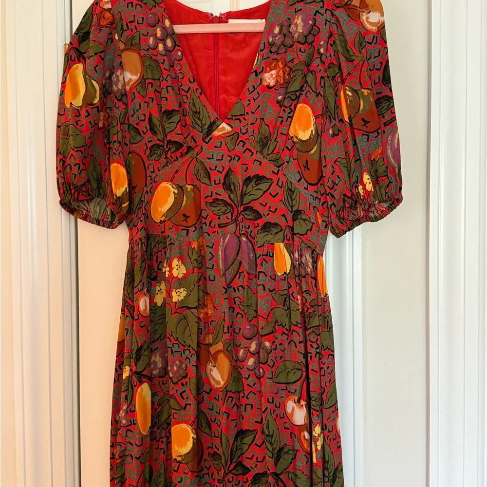 EUC Gwyneth Dress Highland Orchard Berry
Lulani Floral by Rhode - Picture 6 of 6